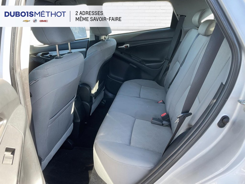 2010 Toyota Matrix XR, AIR CLIMATISEE, MANUEL VITRES ET DOORLOCKS !!! in Victoriaville, Quebec - 11 - w1024h768px