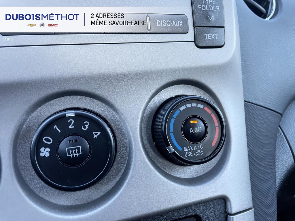 2010 Toyota Matrix XR, AIR CLIMATISEE, MANUEL VITRES ET DOORLOCKS !!! in Victoriaville, Quebec - 21 - w1024h768px
