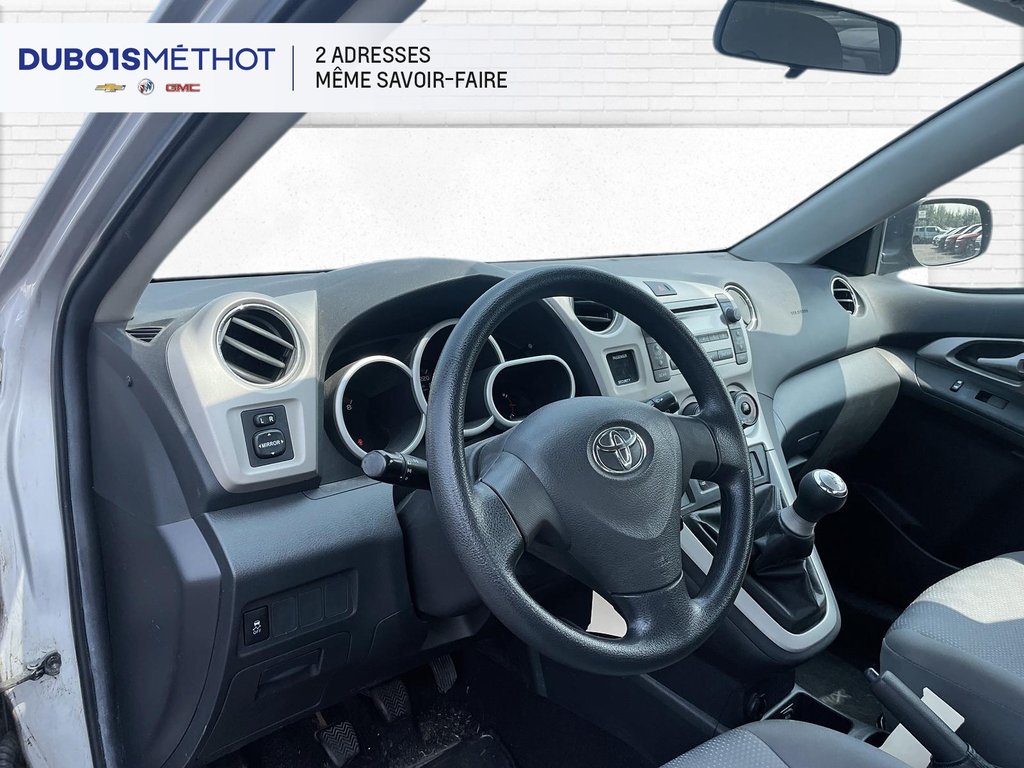 2010 Toyota Matrix XR, AIR CLIMATISEE, MANUEL VITRES ET DOORLOCKS !!! in Victoriaville, Quebec - 8 - w1024h768px
