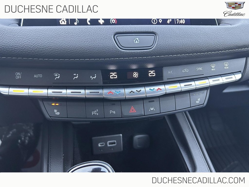 2022 Cadillac XT4 in Alma, Quebec - 19 - w1024h768px