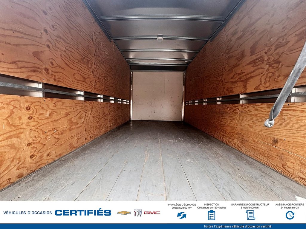 2025 Chevrolet EXPRESS Cargo 3500 in Alma, Quebec - 9 - w1024h768px