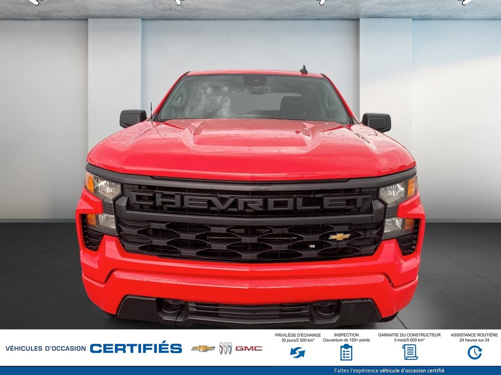 Chevrolet Silverado 1500 4WD crew cab Custom 2022 à Alma, Québec - 2 - w1024h768px