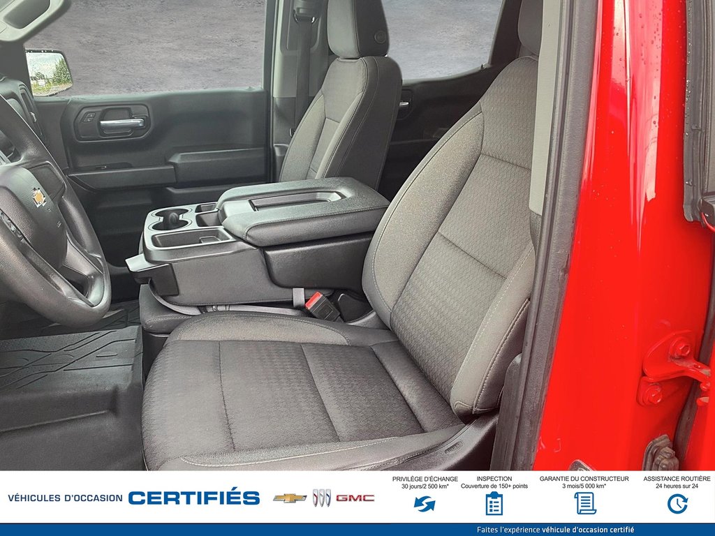 Chevrolet Silverado 1500 4WD crew cab Custom 2022 à Alma, Québec - 12 - w1024h768px
