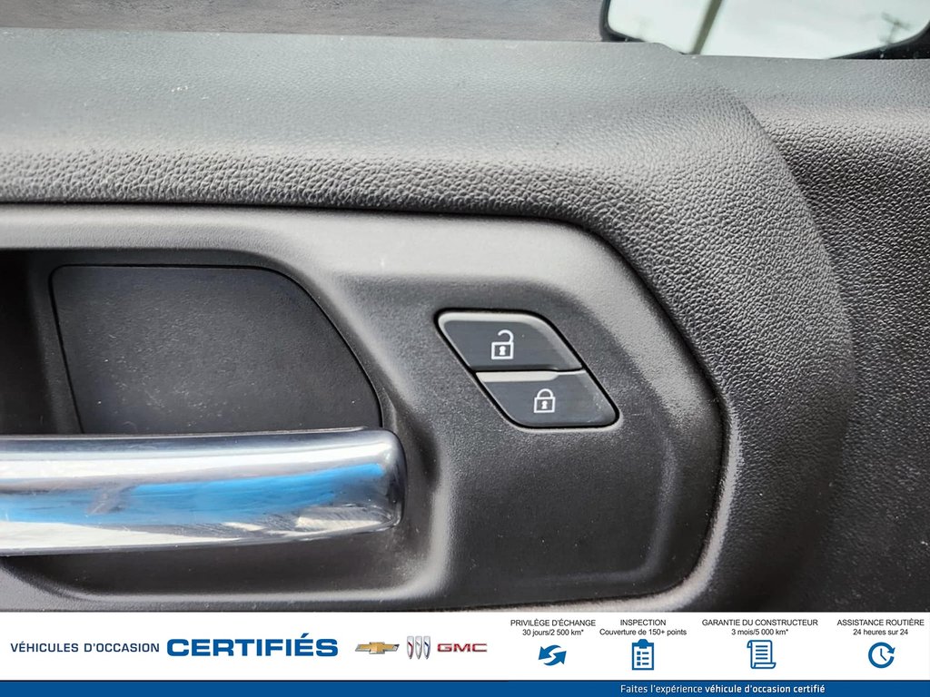 2022 Chevrolet Silverado 1500 4WD Crew Cab Custom in Alma, Quebec - 11 - w1024h768px