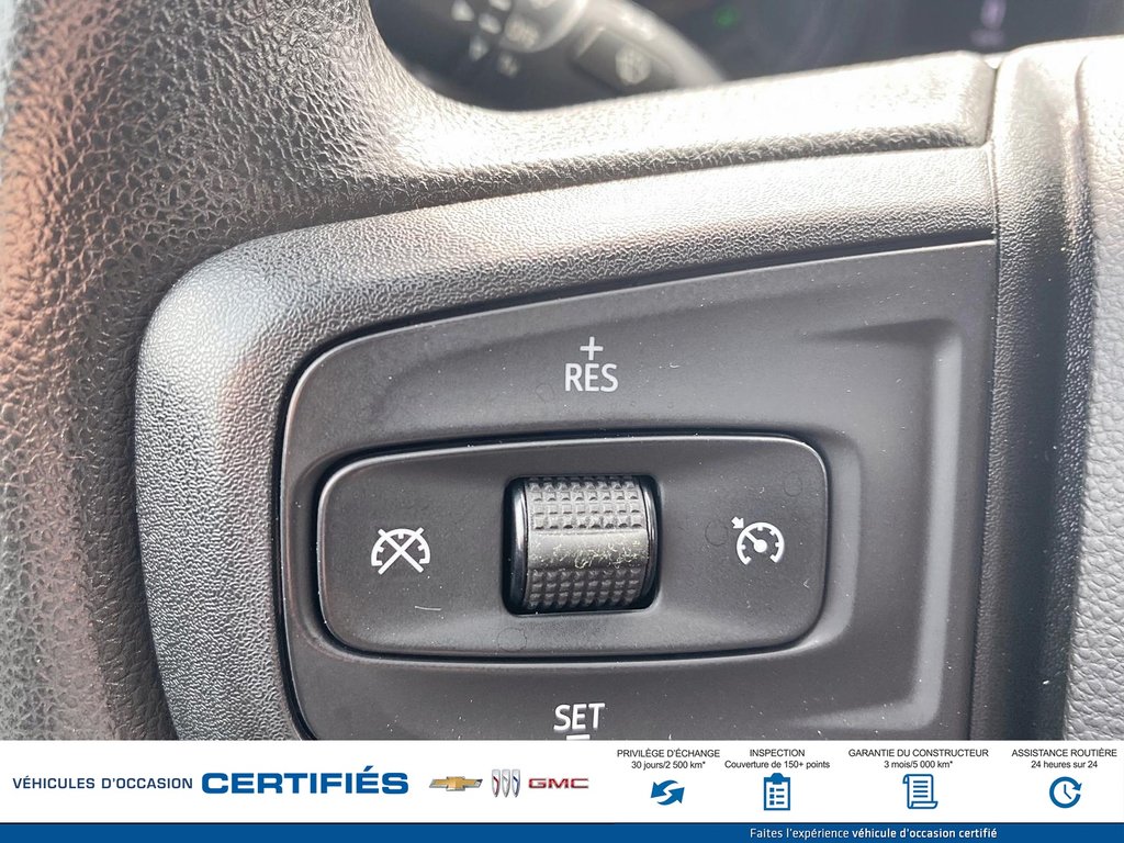 2022 Chevrolet Silverado 1500 4WD Crew Cab in Alma, Quebec - 17 - w1024h768px