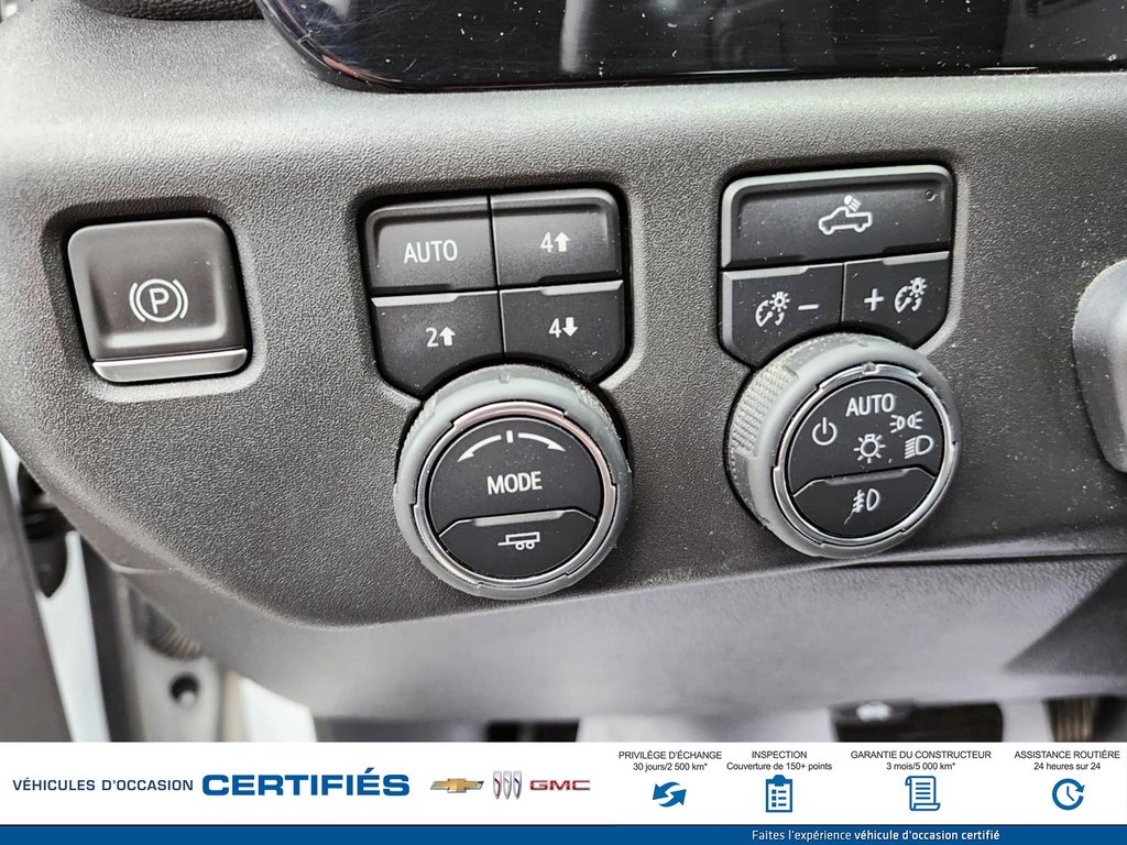 Chevrolet Silverado 1500 4WD crew cab LT Trail Boss 2022 à Alma, Québec - 15 - w1024h768px