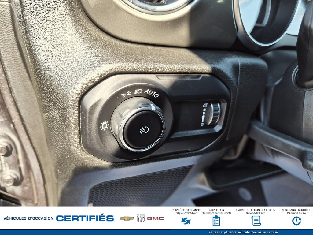 2023 Jeep WRANGLER SAHARA in Alma, Quebec - 16 - w1024h768px