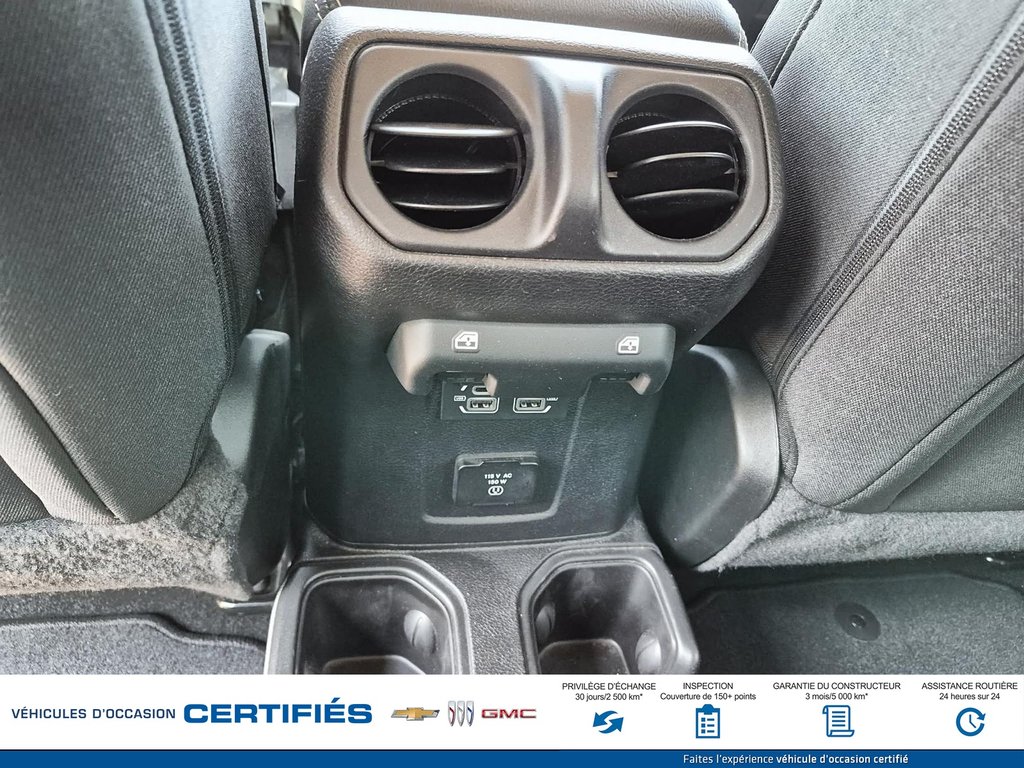 Jeep WRANGLER SAHARA 2023 à Alma, Québec - 12 - w1024h768px