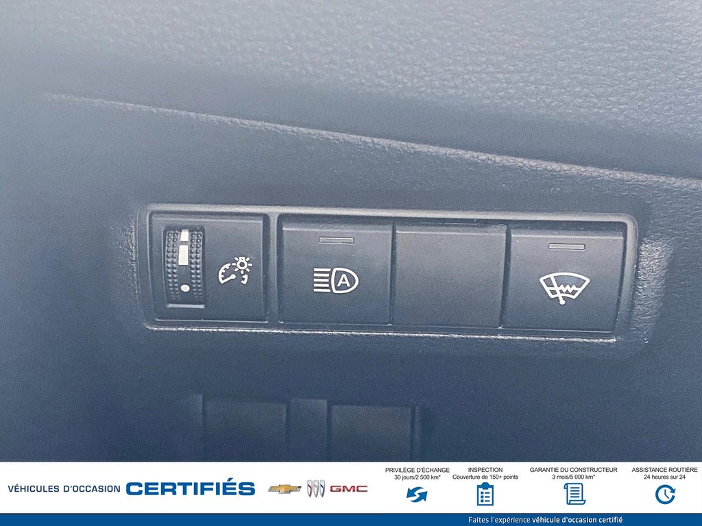 Toyota COROLLA CROSS  2022 à Alma, Québec - 21 - w1024h768px