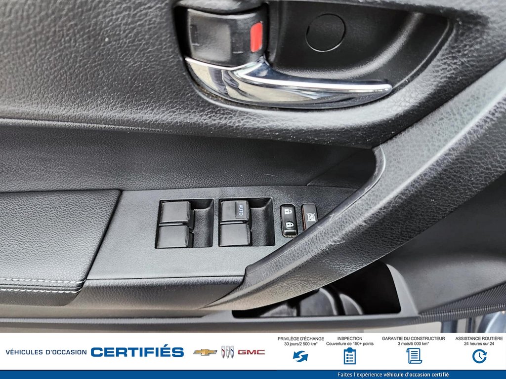 2016 Toyota COROLLA S in Alma, Quebec - 11 - w1024h768px