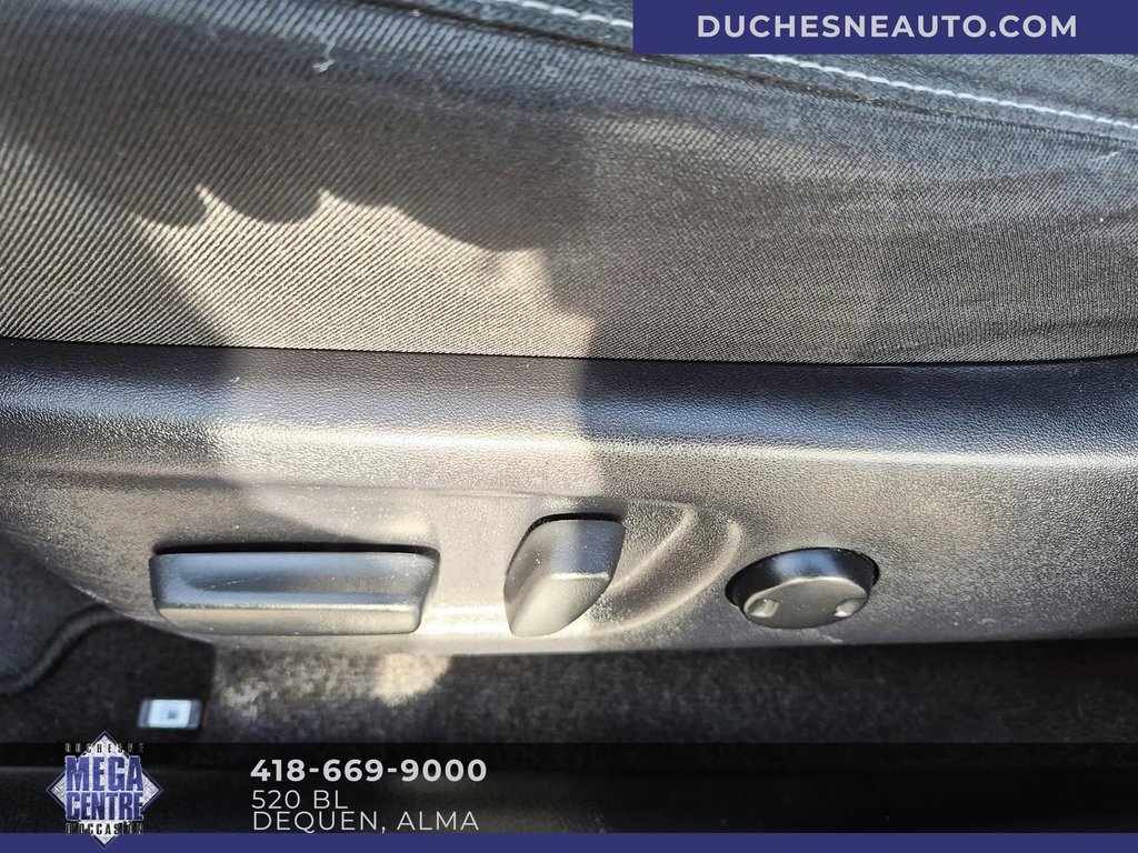 Toyota RAV4 HV LE/XLE  2017 à Alma, Québec - 11 - w1024h768px