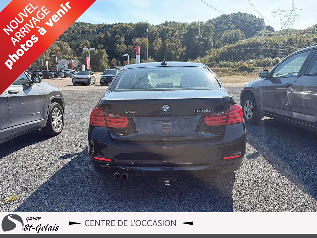 BMW 3 Series  2013 à La Malbaie, Québec - 3 - w1024h768px