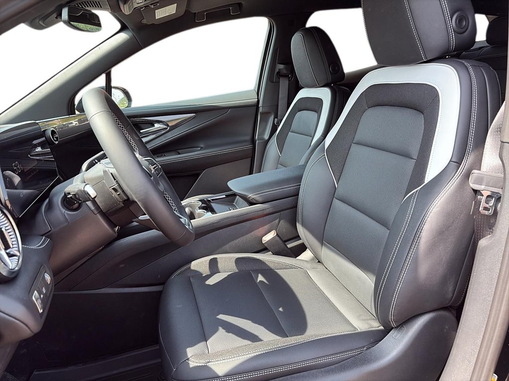 2025 Chevrolet Blazer EV LT in La Malbaie, Quebec - 8 - w1024h768px