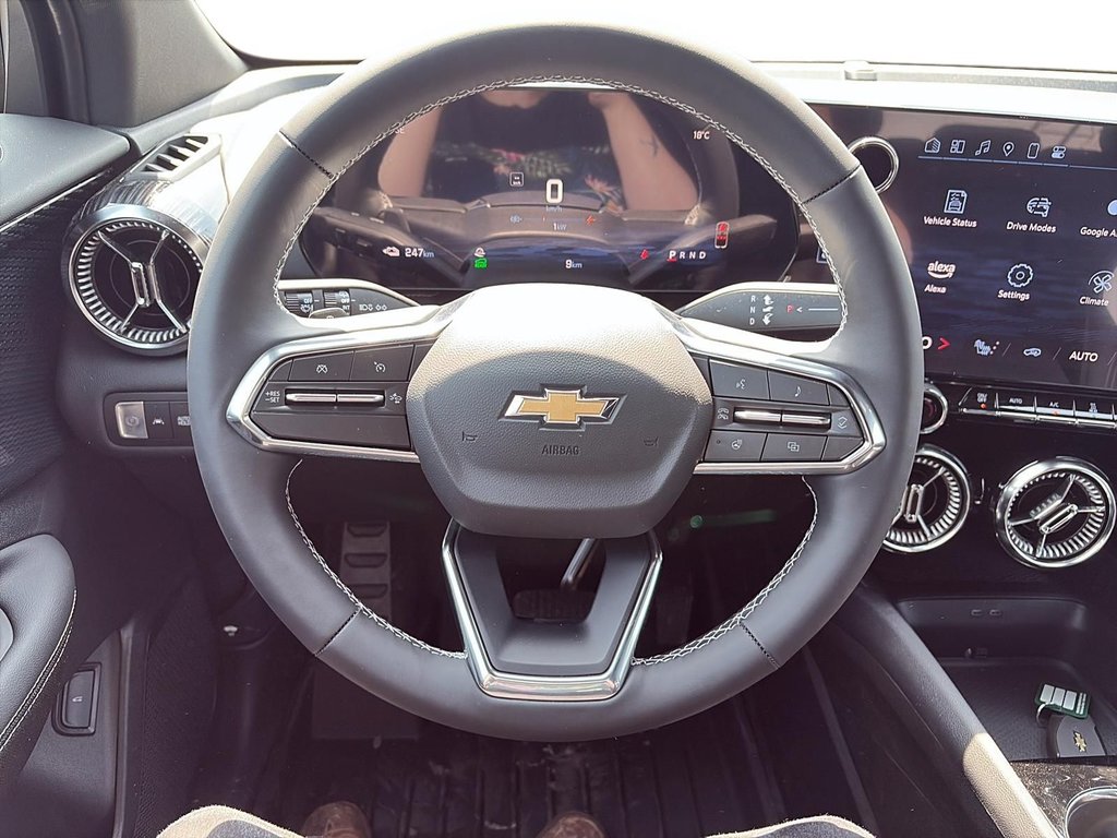 2025 Chevrolet Blazer EV LT in La Malbaie, Quebec - 12 - w1024h768px