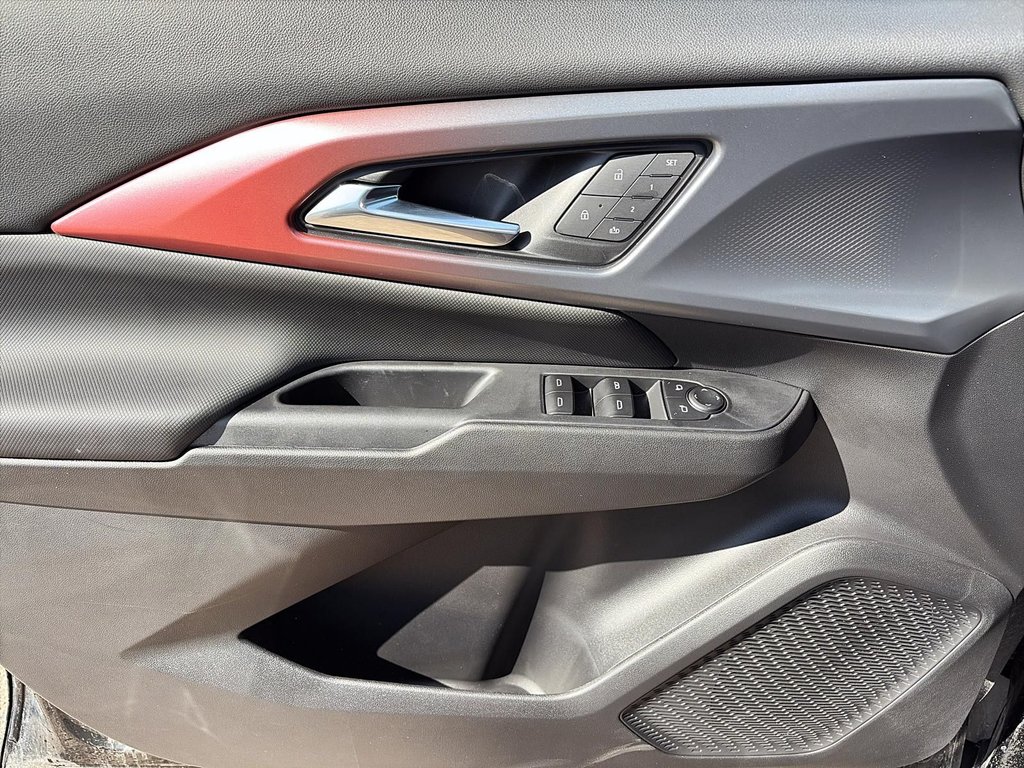2025 Chevrolet Equinox EV 2RS in La Malbaie, Quebec - 10 - w1024h768px