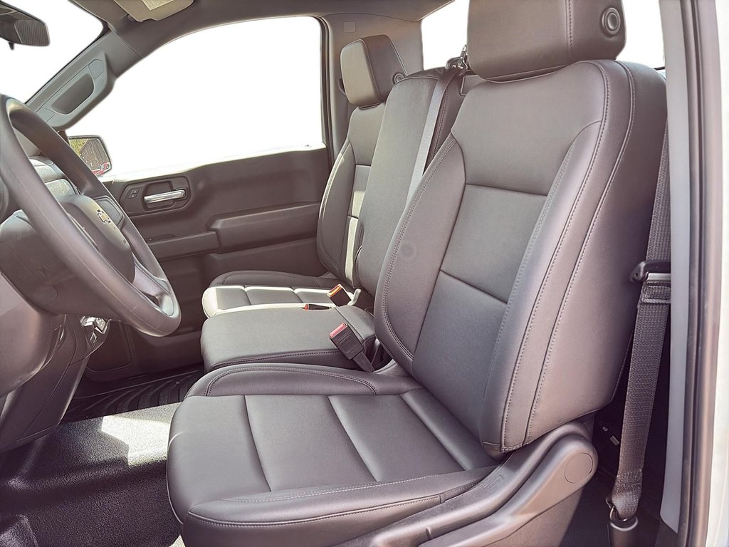 2025 Chevrolet Silverado 1500 WT in La Malbaie, Quebec - 7 - w1024h768px