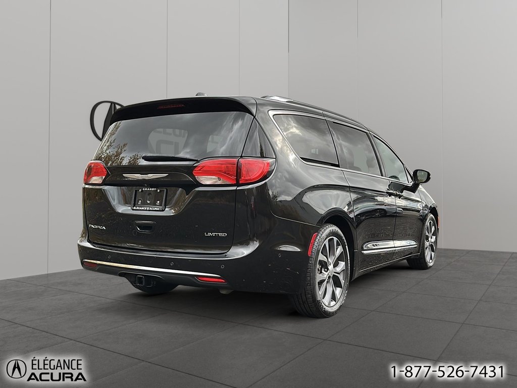 2017 Chrysler Pacifica Limited in Granby, Quebec - 5 - w1024h768px