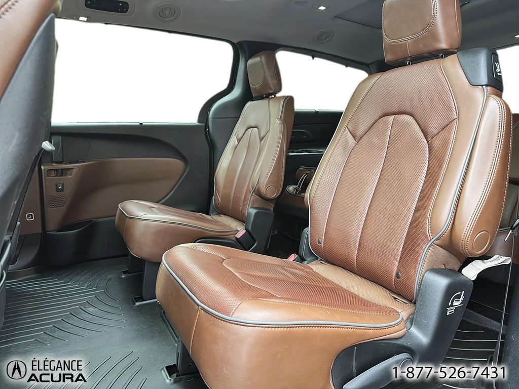 2017 Chrysler Pacifica Limited in Granby, Quebec - 12 - w1024h768px