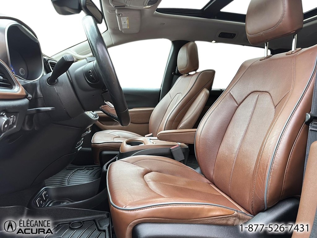 2017 Chrysler Pacifica Limited in Granby, Quebec - 11 - w1024h768px