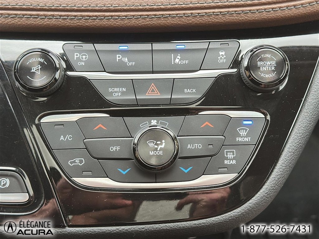 2017 Chrysler Pacifica Limited in Granby, Quebec - 18 - w1024h768px