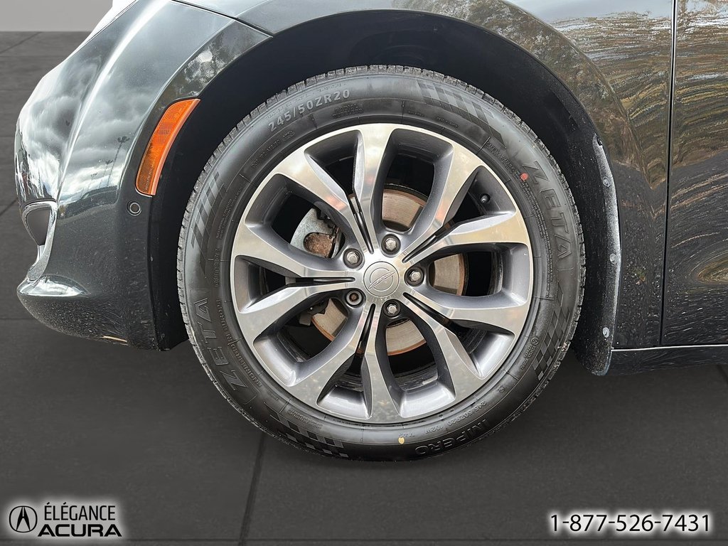 2017 Chrysler Pacifica Limited in Granby, Quebec - 10 - w1024h768px