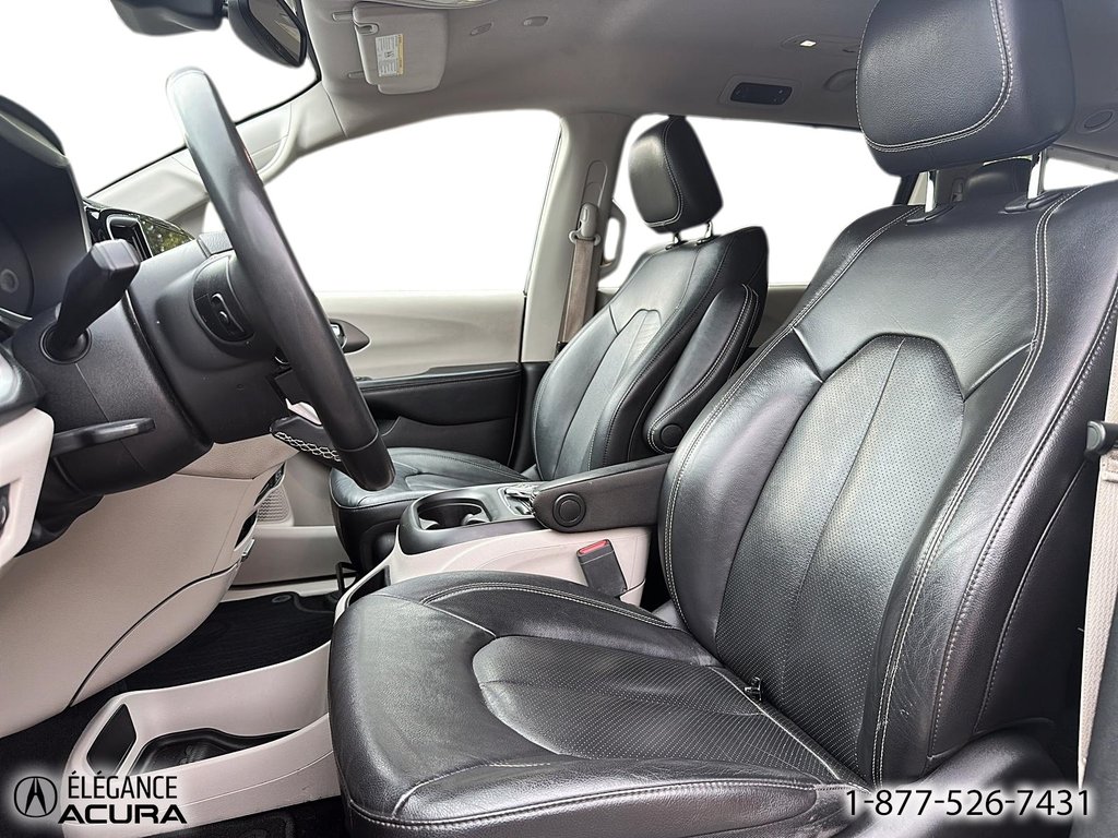 2022 Chrysler Pacifica Touring L in Granby, Quebec - 11 - w1024h768px