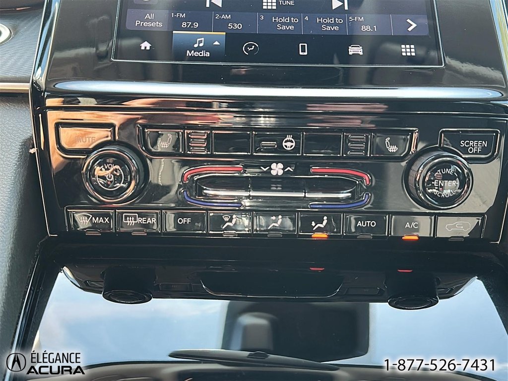 2023 Jeep Grand Cherokee L Laredo in Granby, Quebec - 17 - w1024h768px