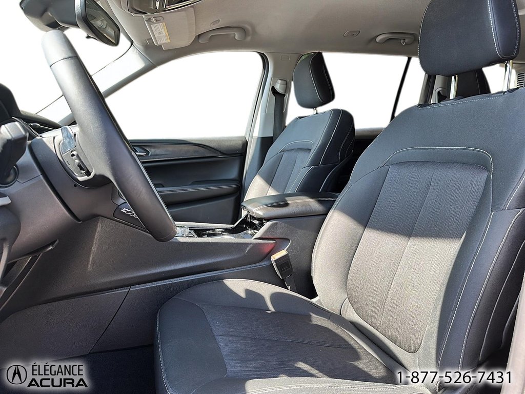 2023 Jeep Grand Cherokee L Laredo in Granby, Quebec - 11 - w1024h768px