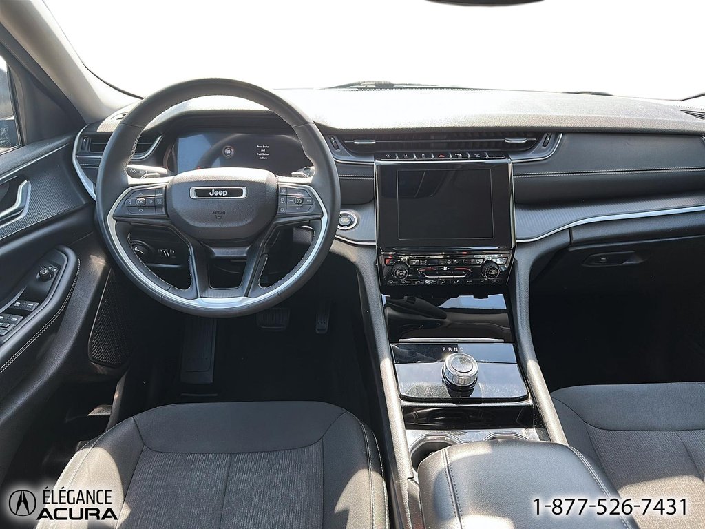 2023 Jeep Grand Cherokee L Laredo in Granby, Quebec - 13 - w1024h768px