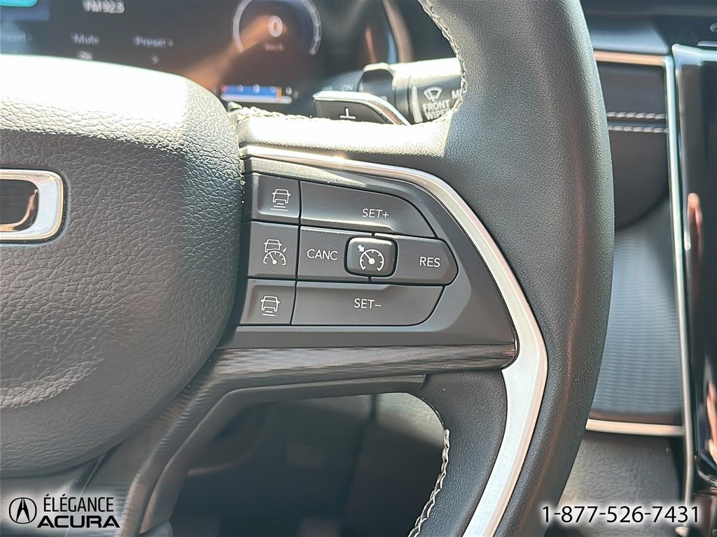 2023 Jeep Grand Cherokee L Laredo in Granby, Quebec - 21 - w1024h768px