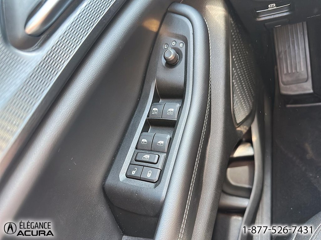 2023 Jeep Grand Cherokee L Laredo in Granby, Quebec - 14 - w1024h768px