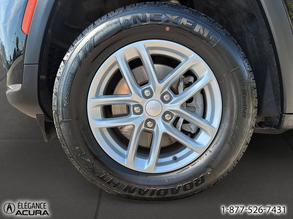 2023 Jeep Grand Cherokee L Laredo in Granby, Quebec - 10 - w1024h768px