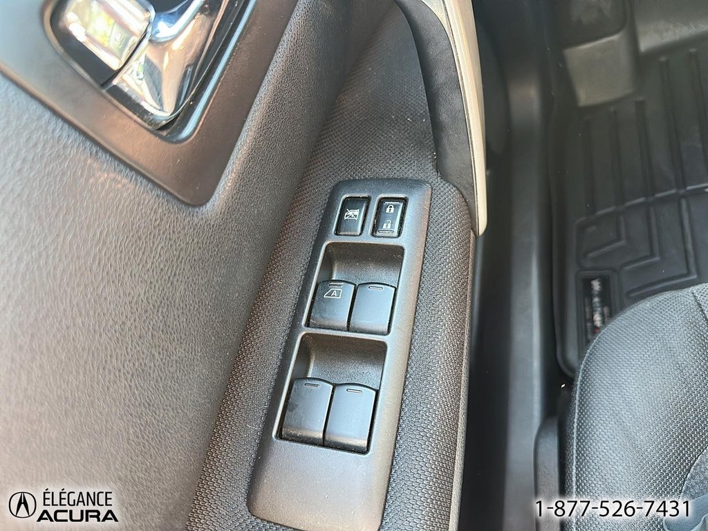 2013 Nissan Rogue S in Granby, Quebec - 14 - w1024h768px