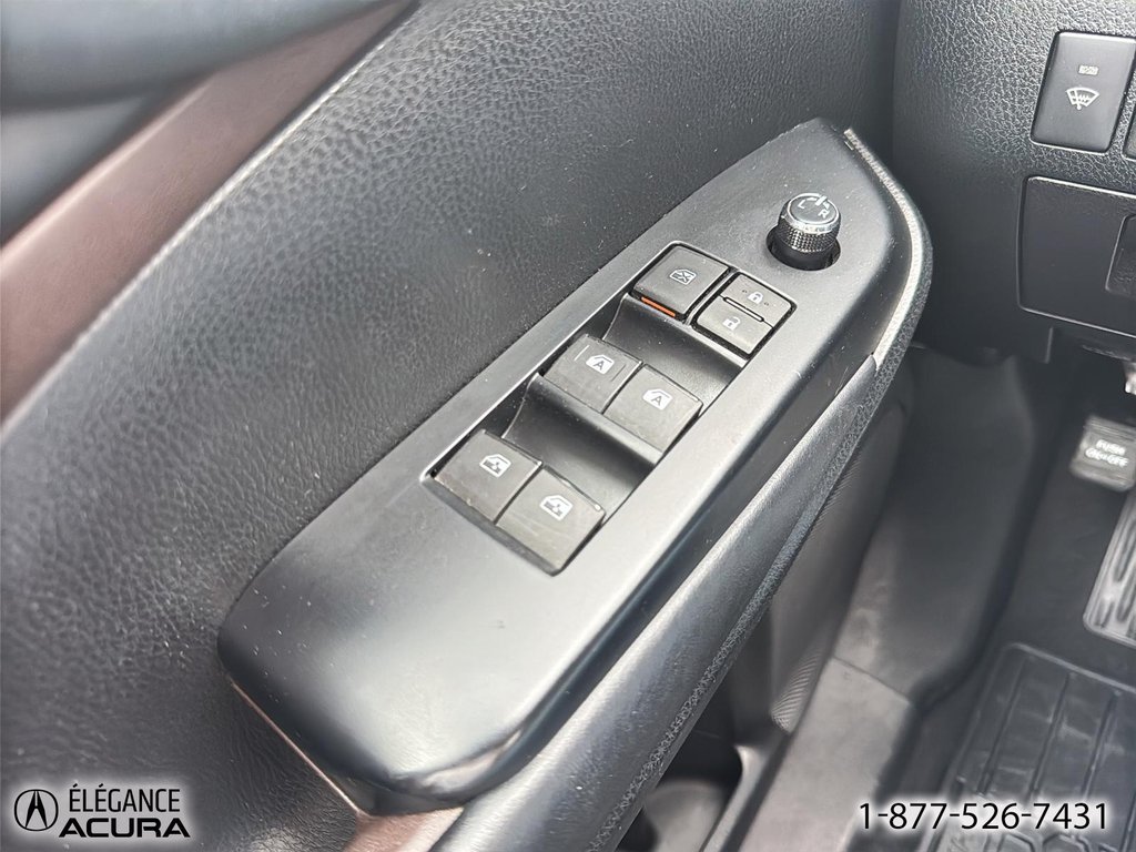 2018 Toyota Highlander XLE in Granby, Quebec - 14 - w1024h768px