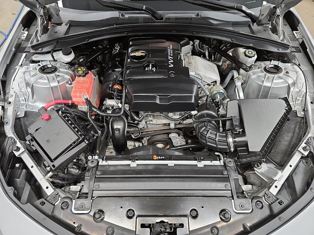 2019 Chevrolet Camaro CAMARO // 1LT // 4 CYLINDRES in Sherbrooke, Quebec - 8 - w1024h768px