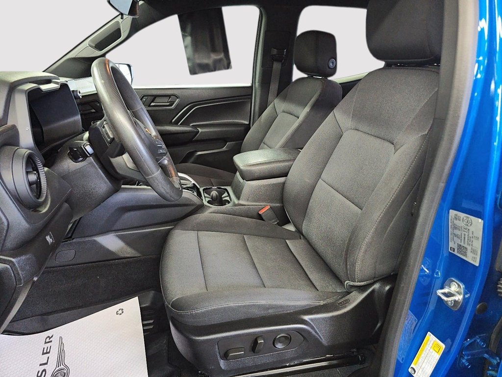 2023 Chevrolet Colorado WT 4WD CrewCab in Sherbrooke, Quebec - 8 - w1024h768px