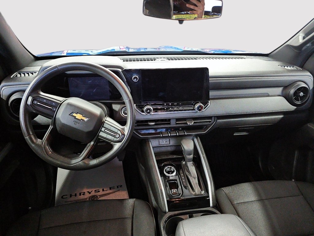 2023 Chevrolet Colorado WT 4WD CrewCab in Sherbrooke, Quebec - 9 - w1024h768px