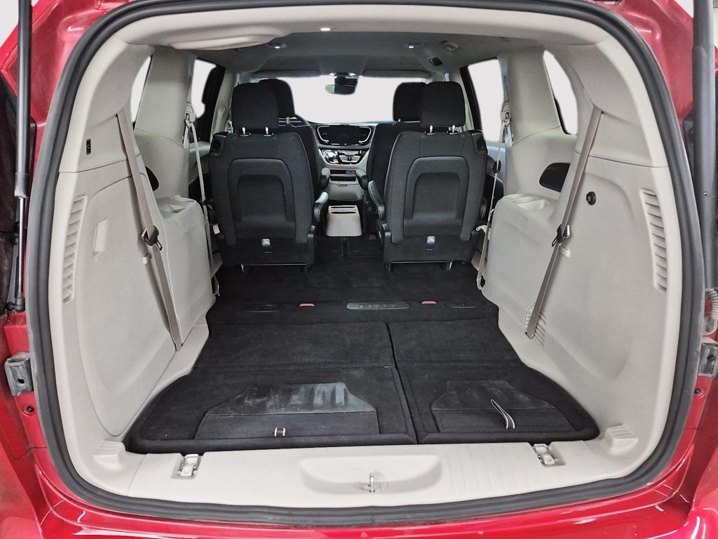 2024 Chrysler Grand Caravan SXT STOW AND GO // ENSEMBLE SÉCURITÉ in Sherbrooke, Quebec - 6 - w1024h768px
