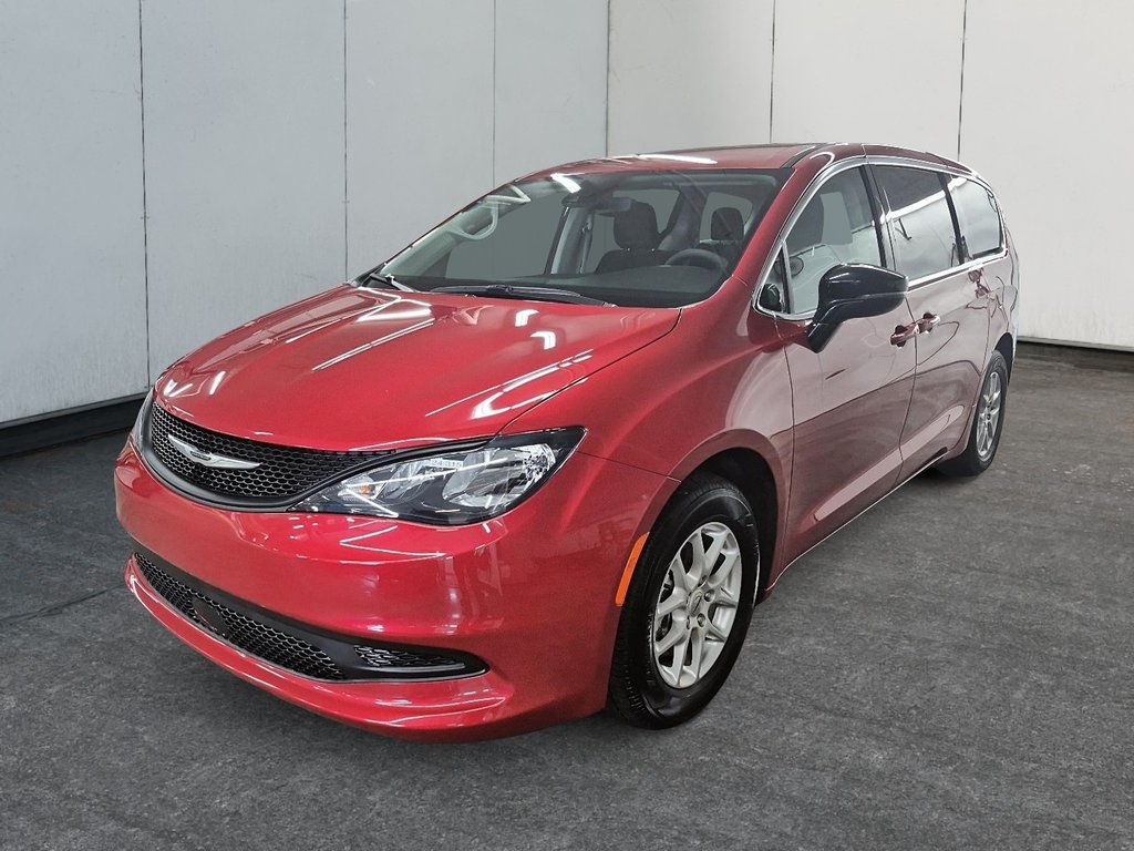 2024 Chrysler Grand Caravan SXT STOW AND GO // ENSEMBLE SÉCURITÉ in Sherbrooke, Quebec - 1 - w1024h768px
