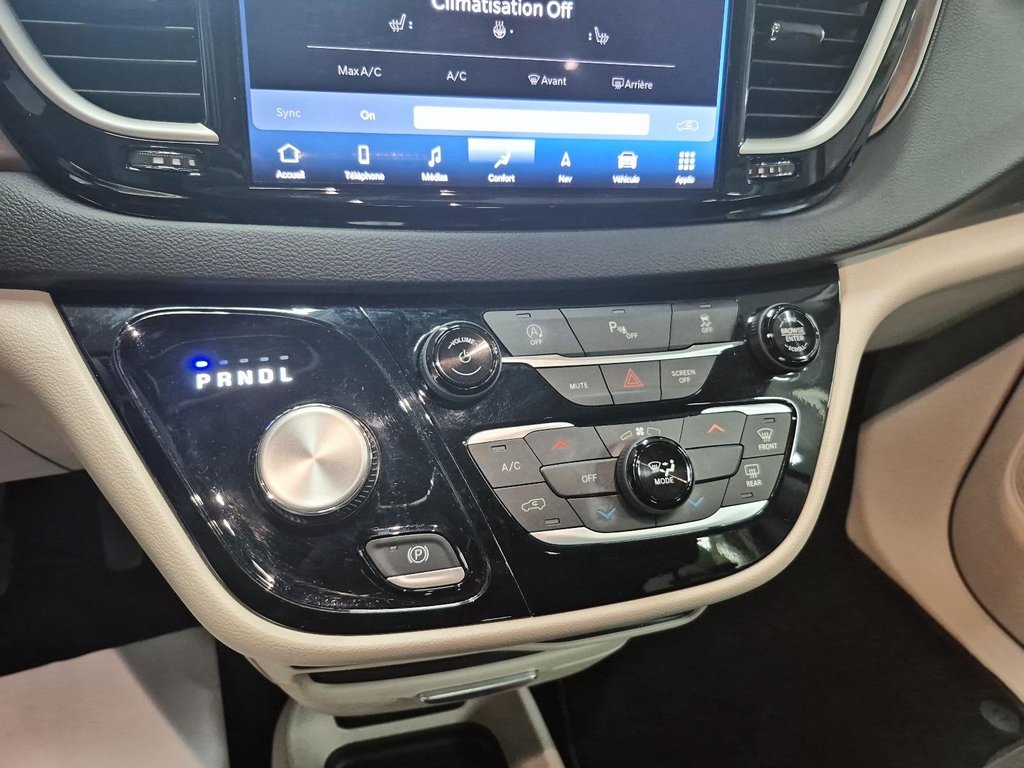 2024 Chrysler Grand Caravan SXT STOW AND GO // ENSEMBLE SÉCURITÉ in Sherbrooke, Quebec - 15 - w1024h768px