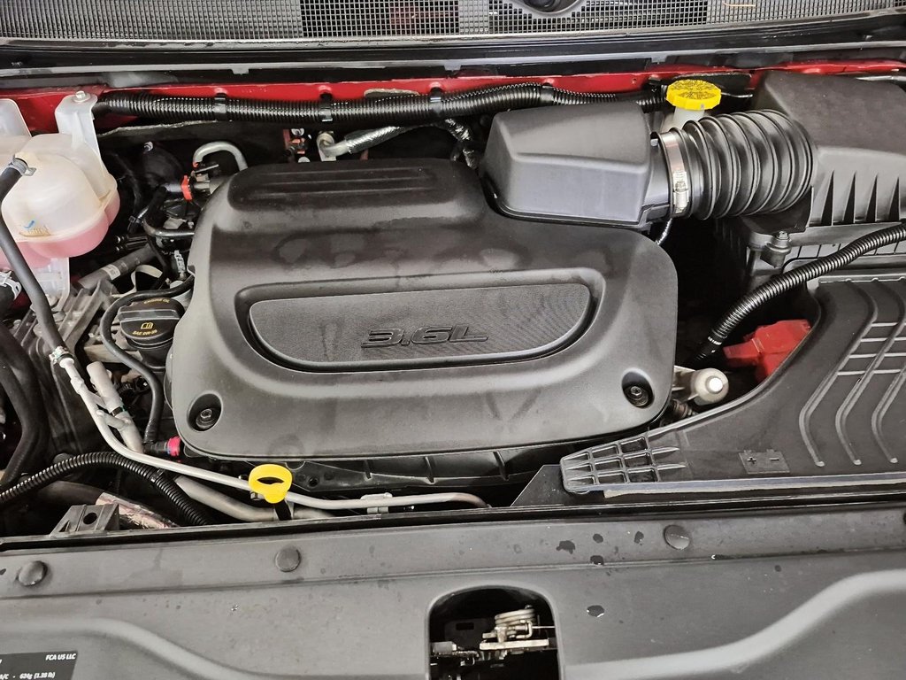 2024 Chrysler Grand Caravan SXT STOW AND GO // ENSEMBLE SÉCURITÉ in Sherbrooke, Quebec - 8 - w1024h768px