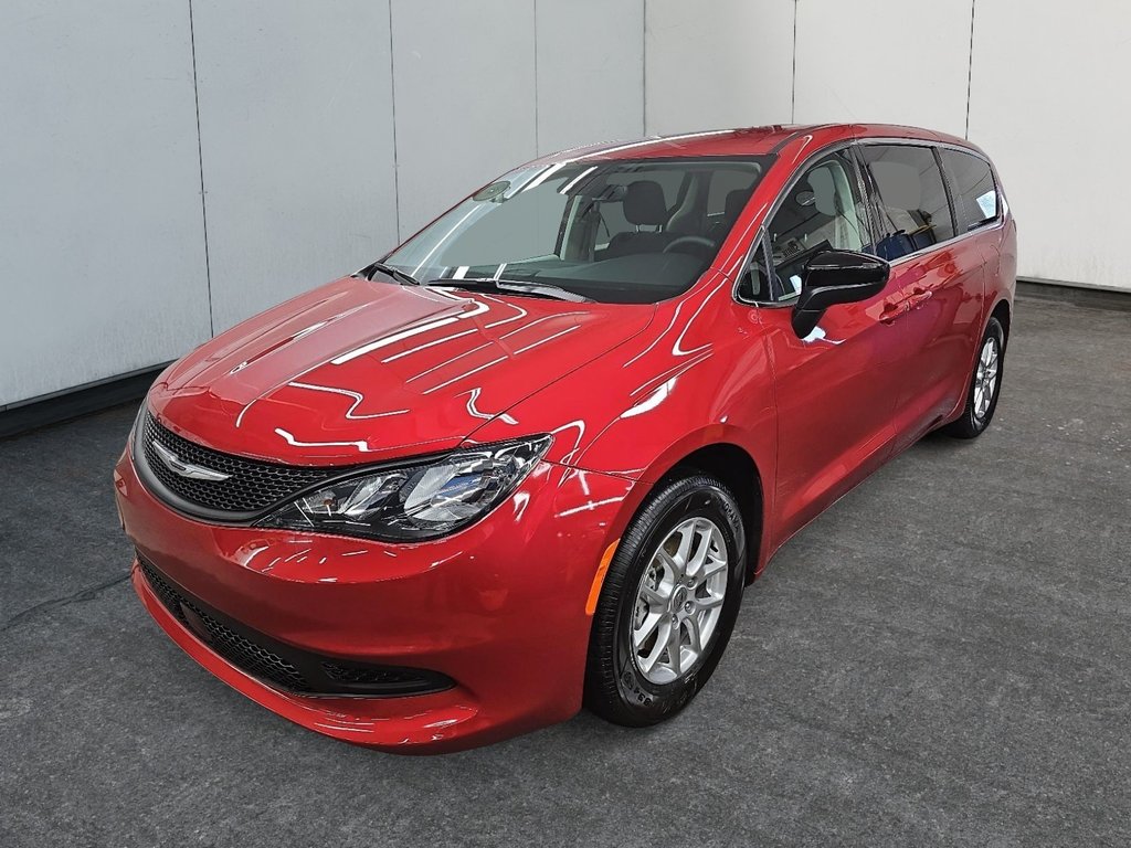 2024 Chrysler Grand Caravan SXT STOW AND GO in Sherbrooke, Quebec - 1 - w1024h768px