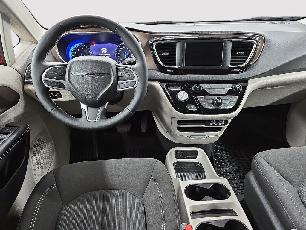 2024 Chrysler Grand Caravan SXT STOW AND GO in Sherbrooke, Quebec - 10 - w1024h768px