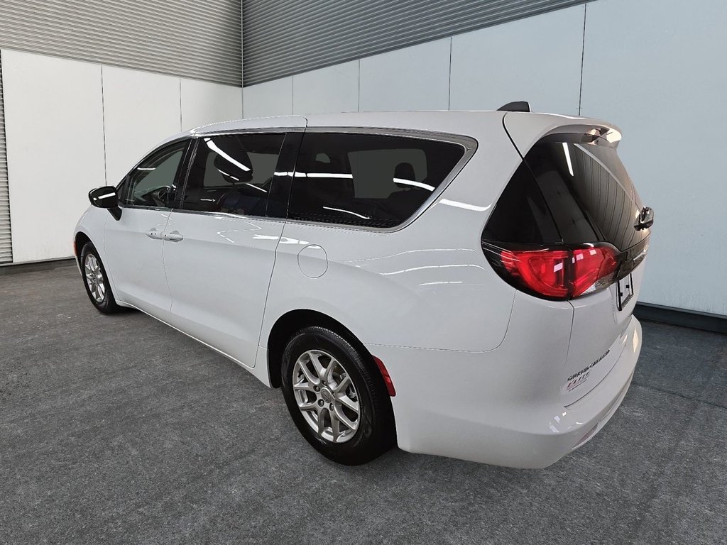 Chrysler Grand Caravan SXT 2024 à Sherbrooke, Québec - 4 - w1024h768px