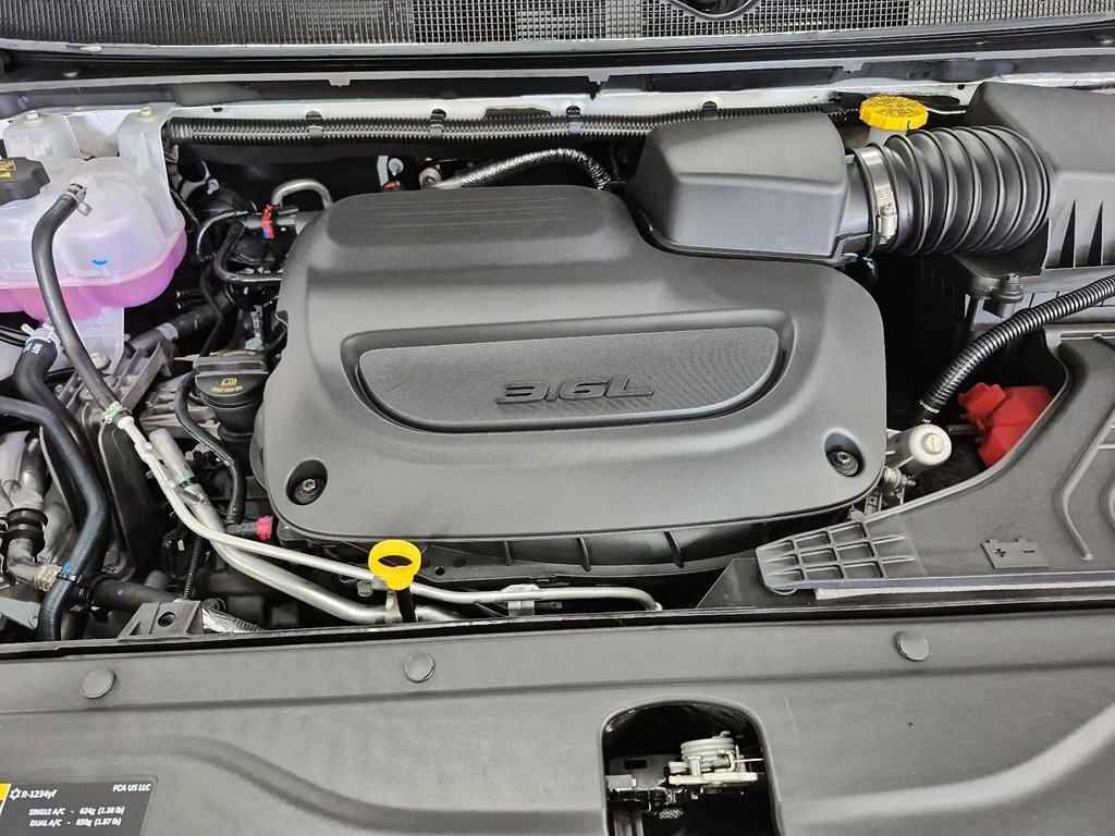 2025 Chrysler GRAND CARAVAN SXT in Sherbrooke, Quebec - 8 - w1024h768px