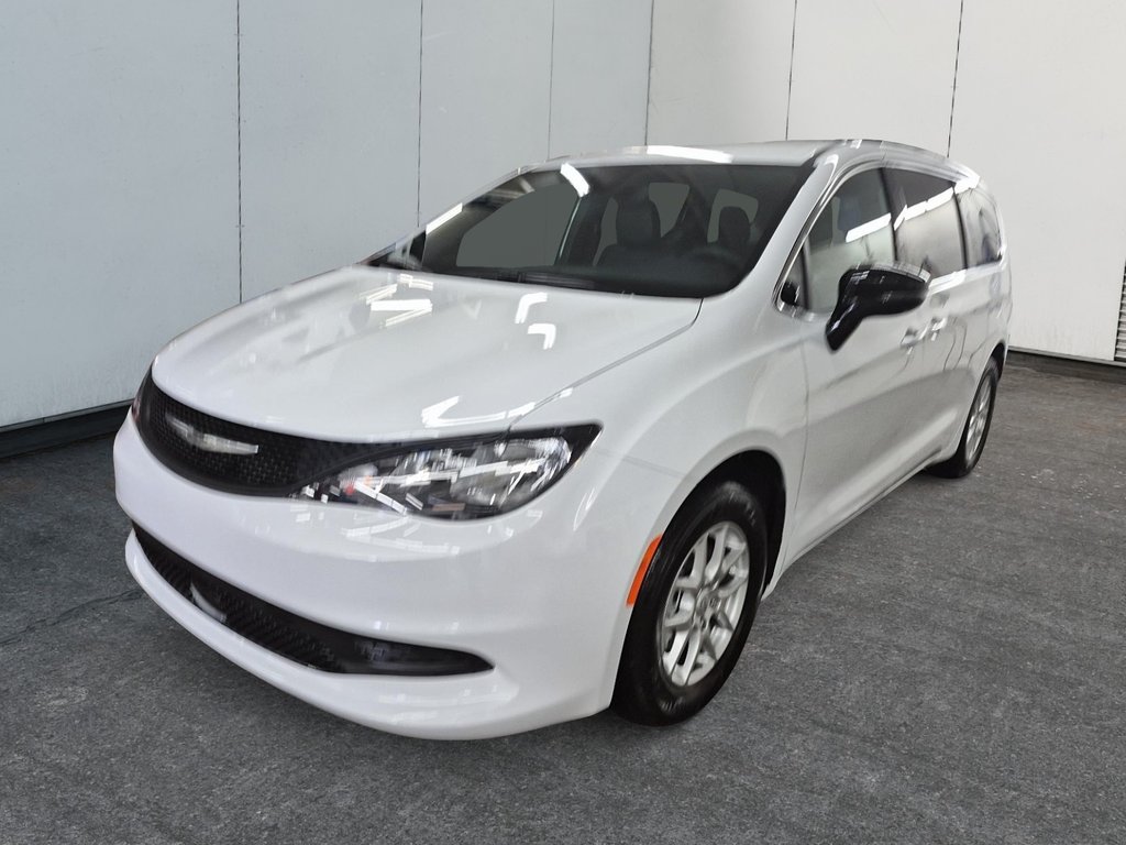 2025 Chrysler GRAND CARAVAN SXT in Sherbrooke, Quebec - 1 - w1024h768px