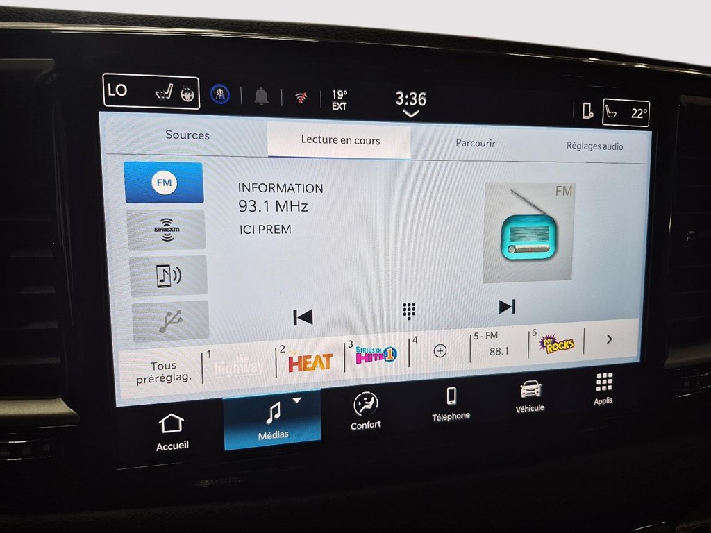 2025 Chrysler GRAND CARAVAN SXT in Sherbrooke, Quebec - 16 - w1024h768px