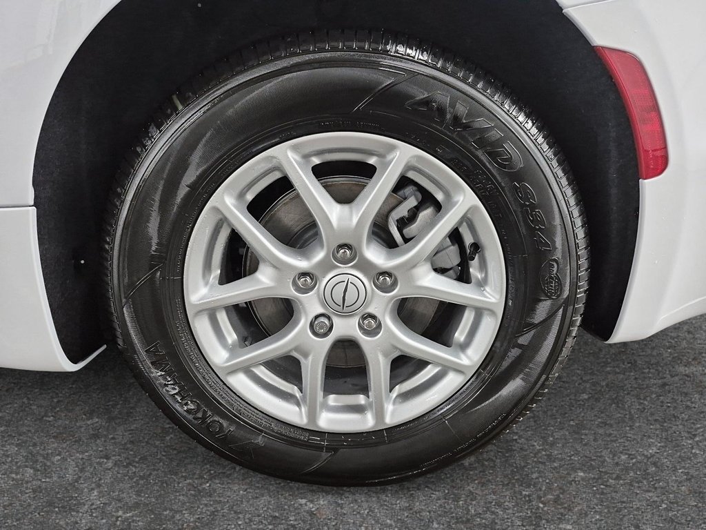 2025 Chrysler GRAND CARAVAN SXT in Sherbrooke, Quebec - 7 - w1024h768px