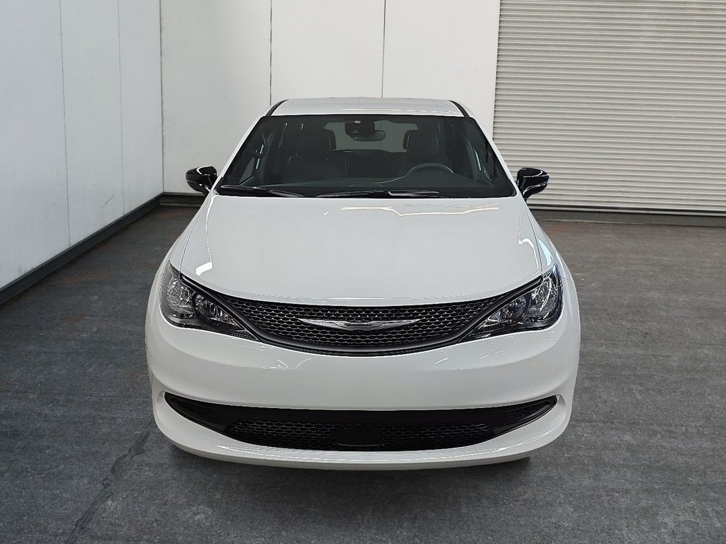 Chrysler Grand Caravan SXT 2025 à Sherbrooke, Québec - 2 - w1024h768px