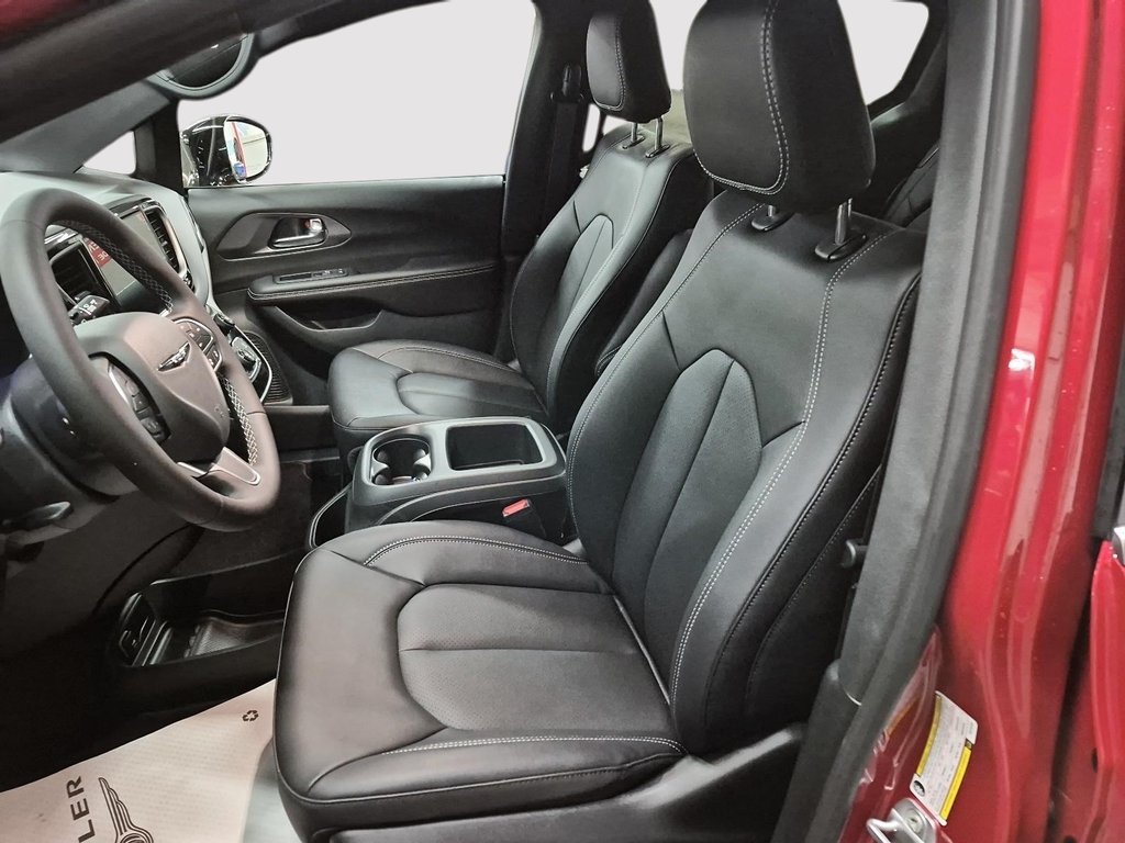 2026 Chrysler Grand Caravan SXT in St-Jean-Sur-Richelieu, Quebec - 9 - w1024h768px